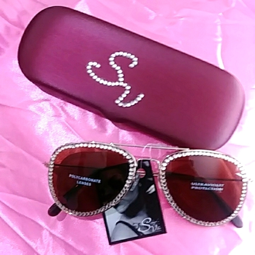 '23 SimplyVita sunglasses
